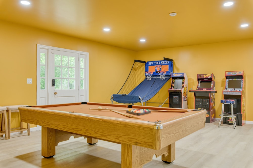 Game Farm Villa by Avantstay 10bdr Private Pond Spa Pool Family-friendly