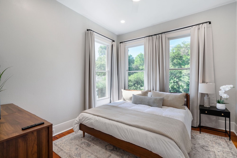 3 Separate Homes Walkable to Soco view 3
