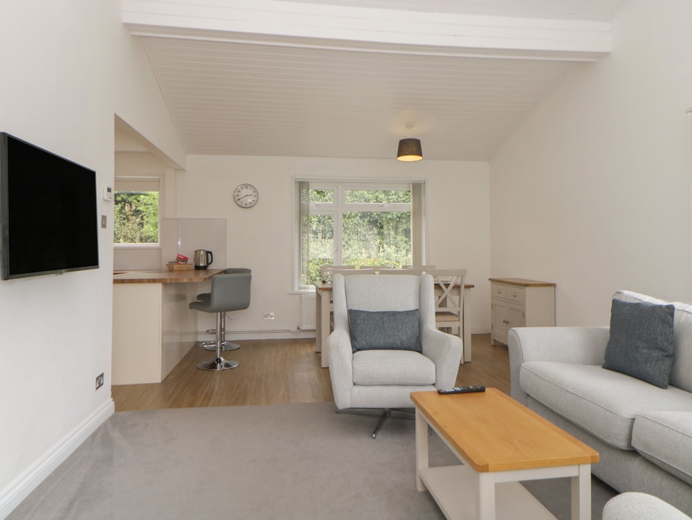 Harcombe House Bungalow 11