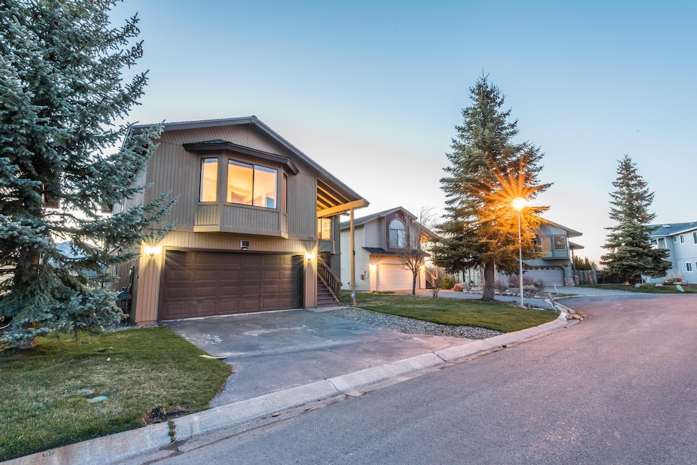 Mv1: Mount Tallac Estate 010630