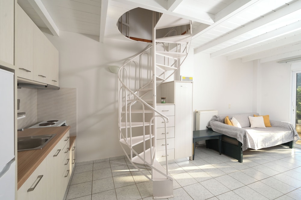 Antonis Apts - Physio Fitness Retreats