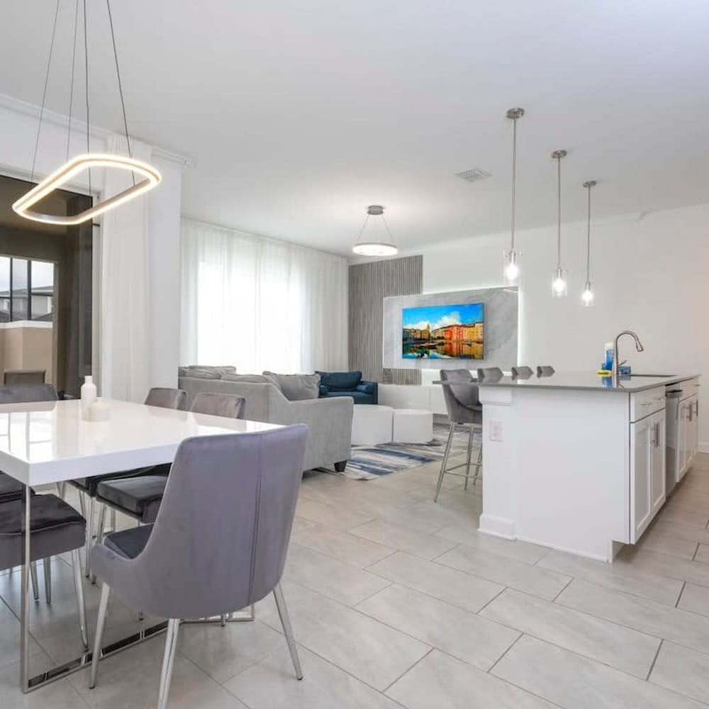 2941 Modern 4BD at Storey Lake