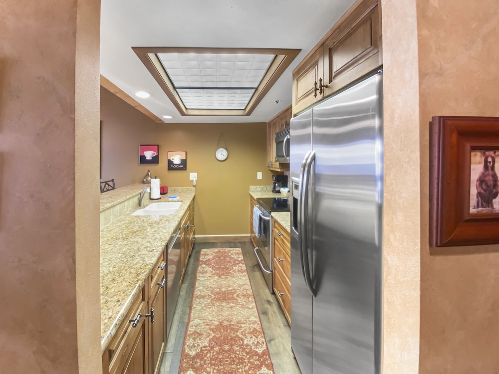 1791 Lakeside Getaway At Deer Valley! Outdoor Heated Pool & Hot Tubs! 2 Bedroom Condo by RedAwning view 5