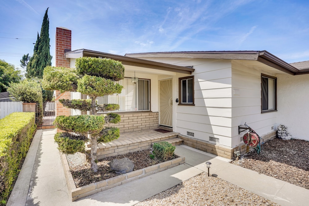 12 Mi to Dtwn LA: Family Home w/ Patio + Yard!