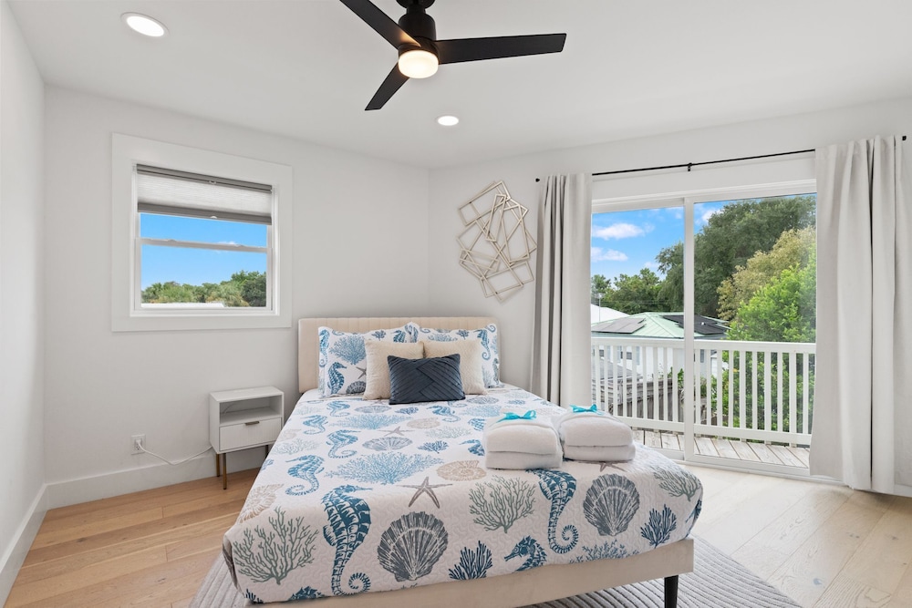 Seas & Greetings! 5BR 4BA House! Elegant Coastal Living Near the Shore