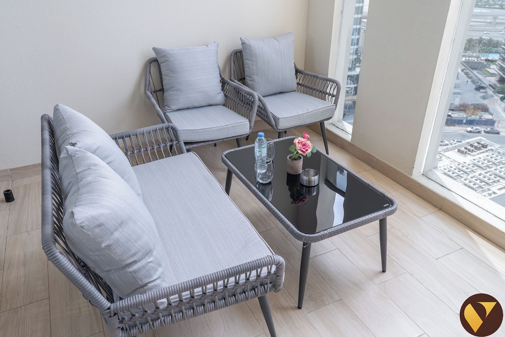 Elegant 2BR Canal View Near Dubai Mall