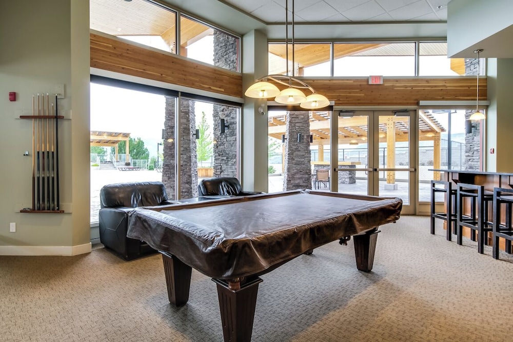 Corner Unit w Large Deck & Amazing View