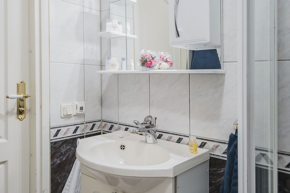 GM Apartment Staropimenovskiy 16
