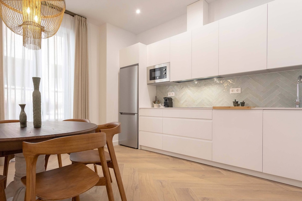 Exclusive Apartment in City Center. Capiteles