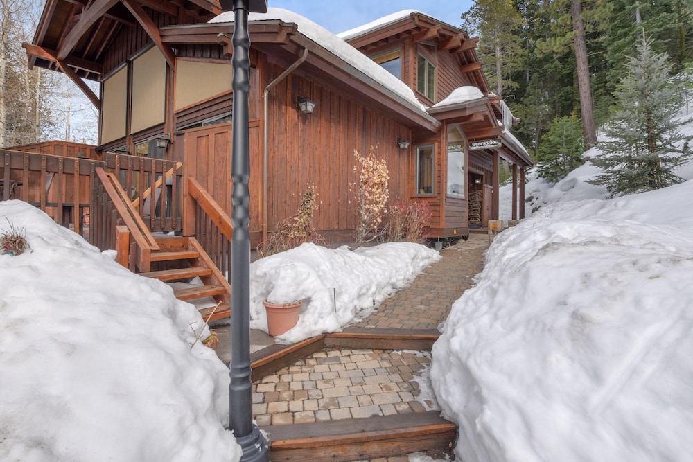 Lake Tahoe Vacations - Wulf's Lodge at Squaw Valley - Property Image 18