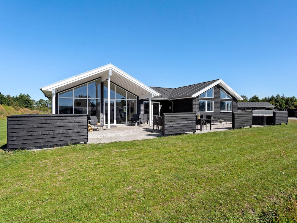 5 Star Holiday Home in Albaek