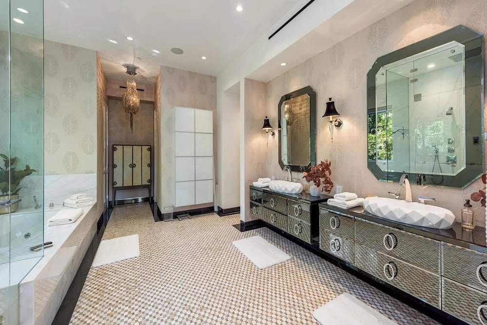 Alta Royale - Exquisite Designer Retreat Near Soho House & Rodeo Drive