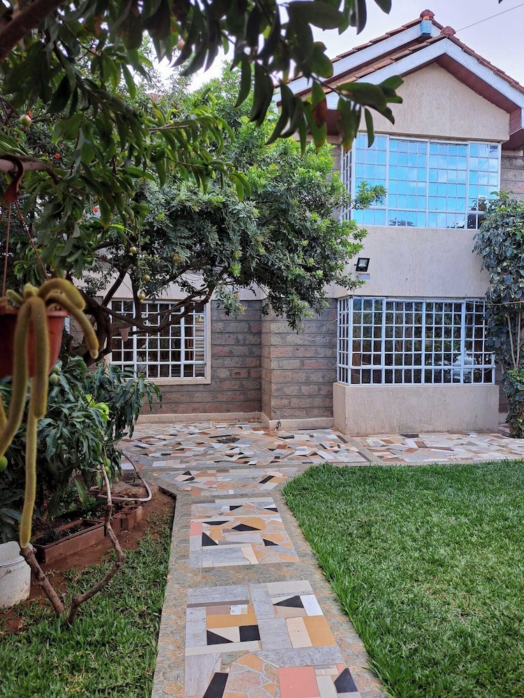 Rofty Vacation Home Utawala view 4