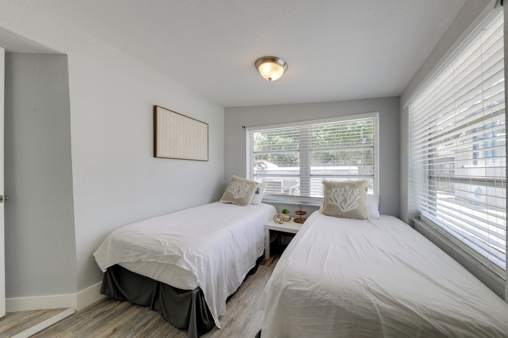 3 Mi to Beach & Boardwalk: Hollywood Spa House