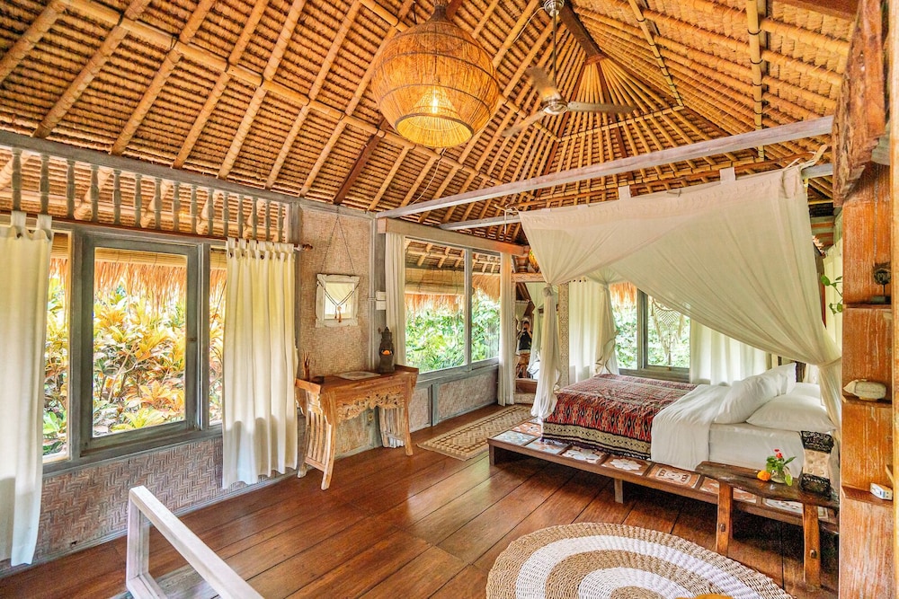 Barong Retreat Villa Ubud with Hammock Terrace, Garden & Koi Pond