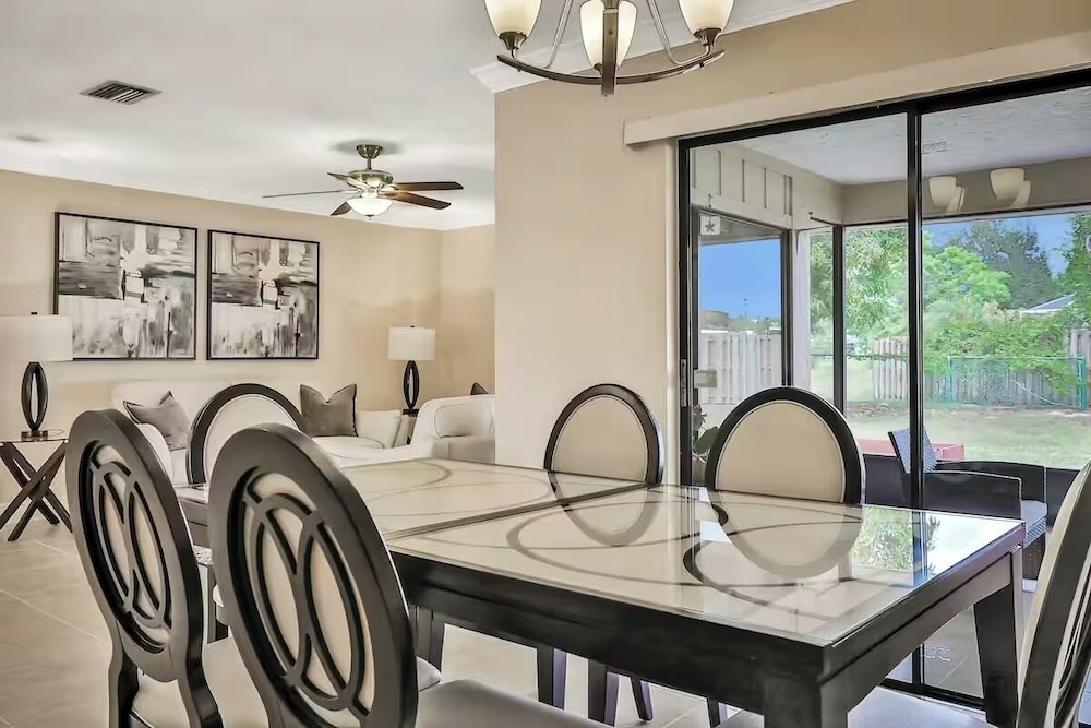 Renovated 3BR Dog Friendly Pond View W/D