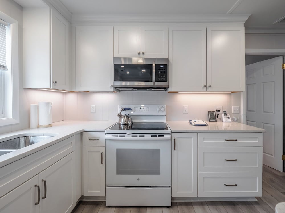 Lindy-B by Topsail Realty