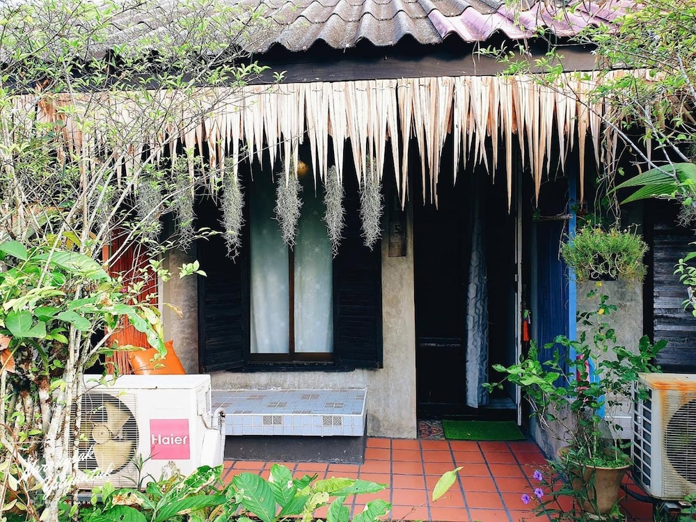 Artist Place Trat