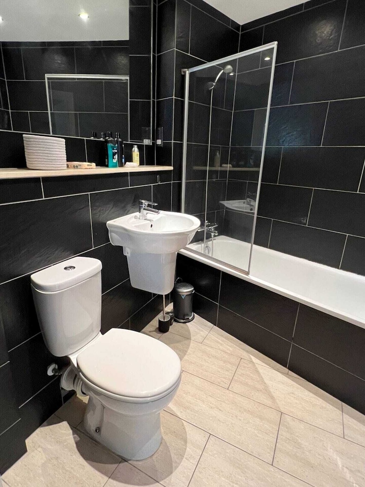 Radiant 2 Bedroom Apartment in East London