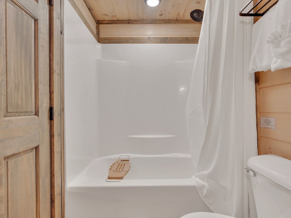 Ebenezer 4 Bedroom Cabin