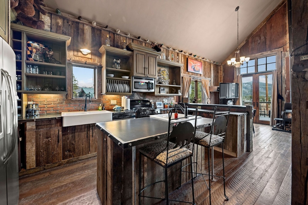 Downtown Grand Lake - 316 Grand Ave 2 Bedroom Home by RedAwning view 5