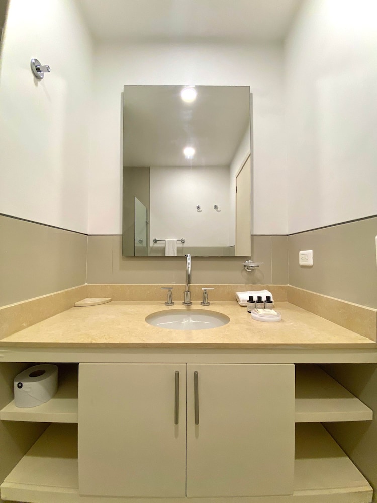 w Impeccable 2BR w Charming Balcony in CTG
