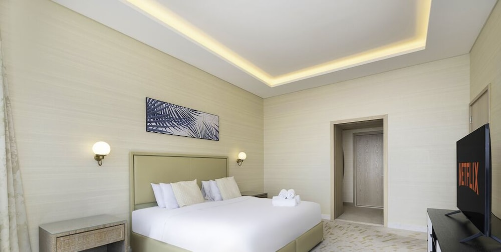 LUX Iconic Views at Palm Tower Suite 4