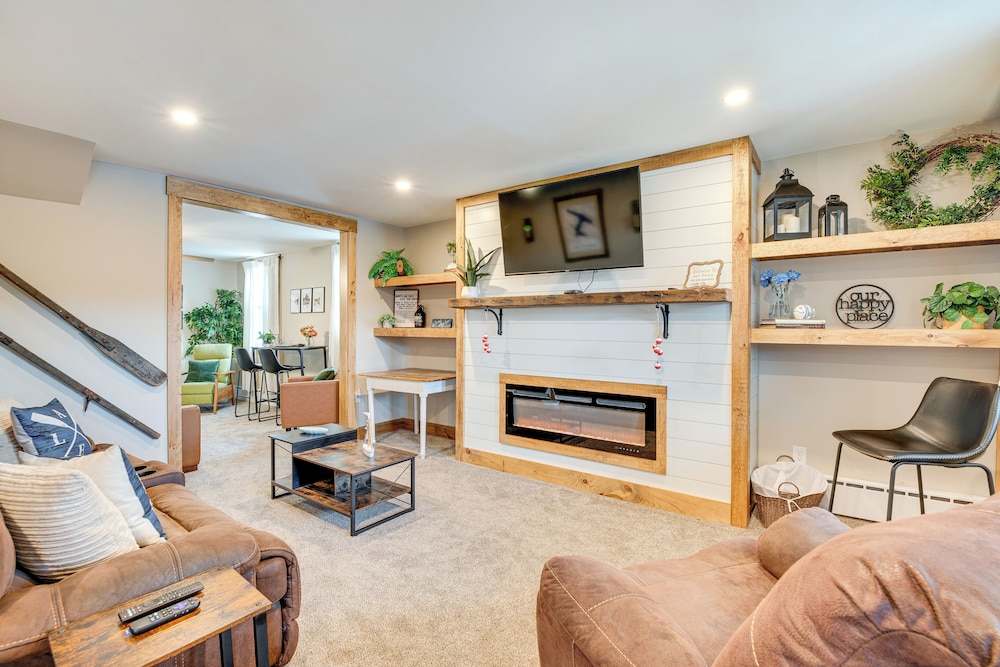 Recently Renovated Harveys Lake Retreat w/ Dock!