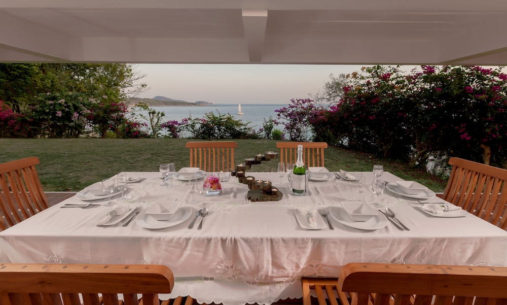 Baan Khunying – Secluded Phuket Beachfront Villa
