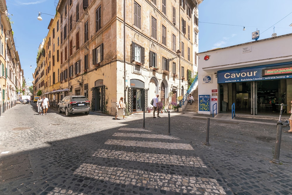 Monti Apartments