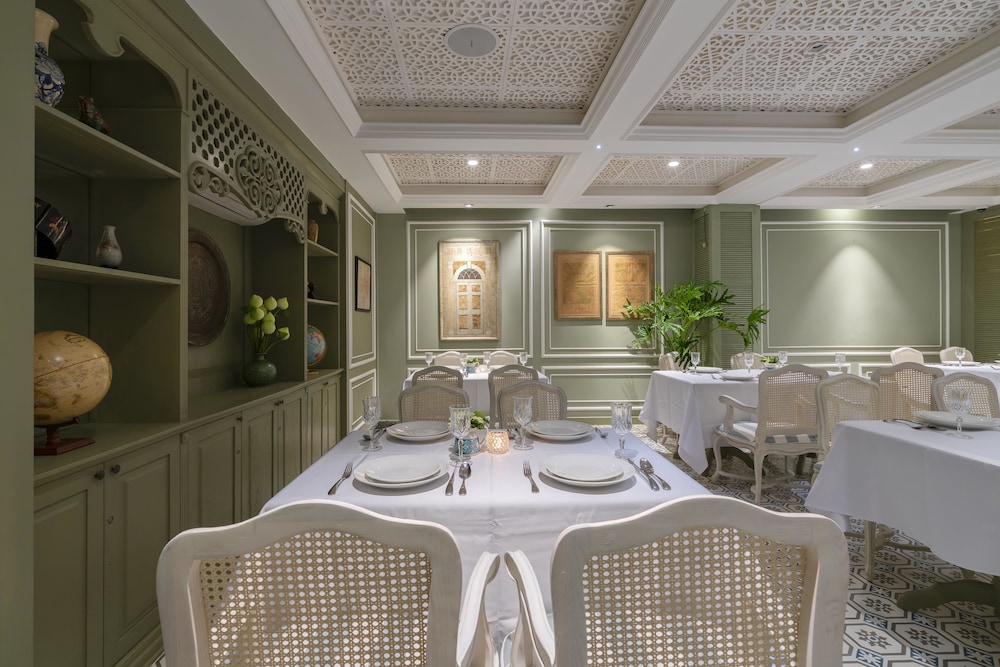 Au Lac Charner Hotel 49