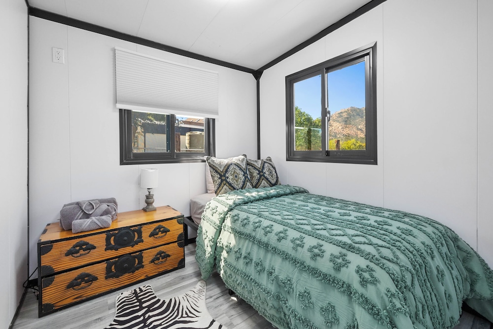 Zebra Ranch 2-br Tiny Home Mtn View Trails Brbq
