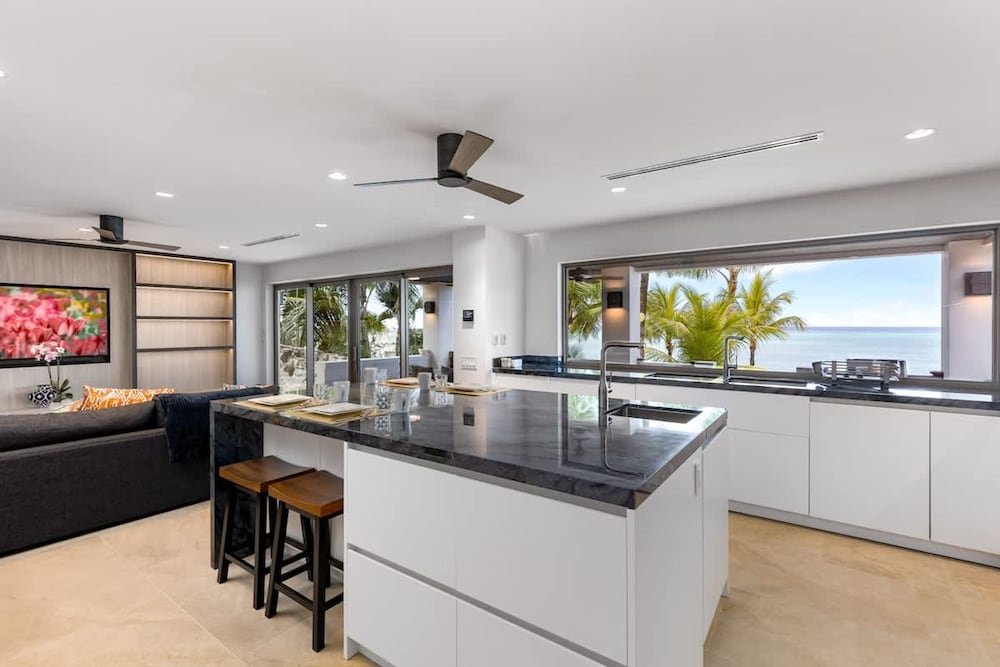 Newly Renovated Notos Cove Villa Property