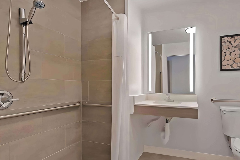 Hayward Vacations - Comfort Inn - Property Image 4