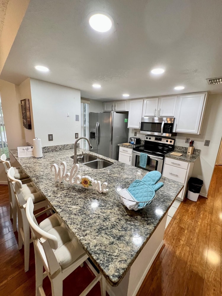 Grand Family Deluxe 3BD Condo Near Disney Universal 22 view 4