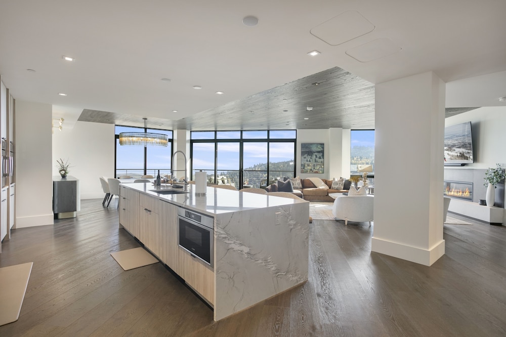 201 - Four Bedroom Argent 4 Condo