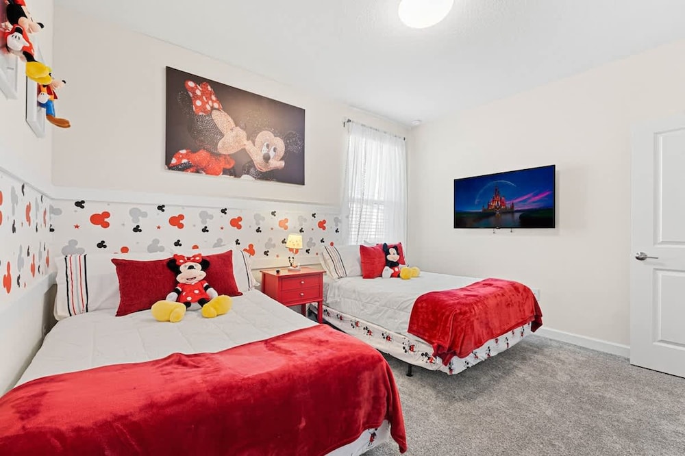Sophisticated 6BR at Storey Lake Sl2766