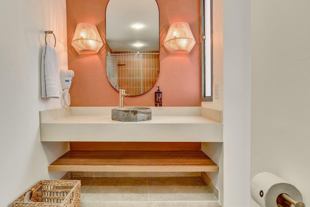 w Beautiful 1BR Retreat in Vibrant Zona T