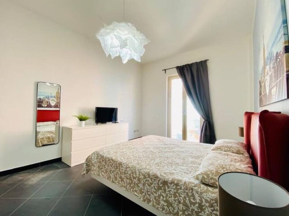 Sea View Apartment with balcony view 4