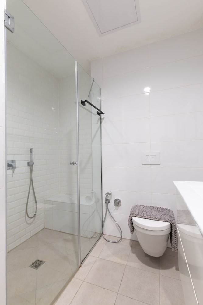3 BR SeaFront APT Prestigious Tower