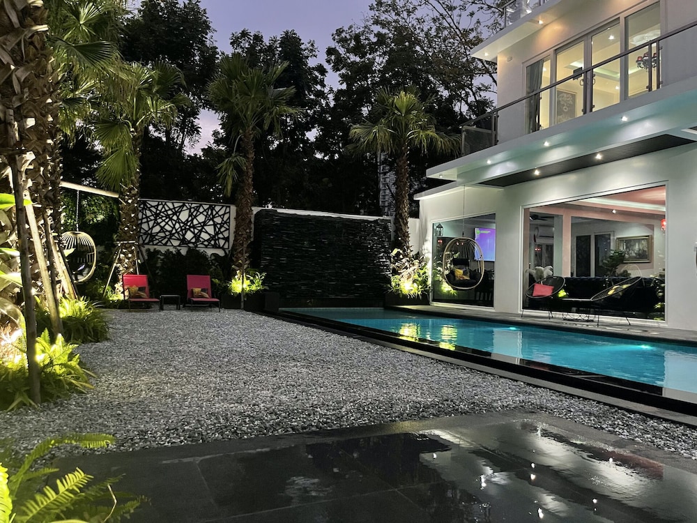 Hollywood Pool Villa Jomtien Pattaya