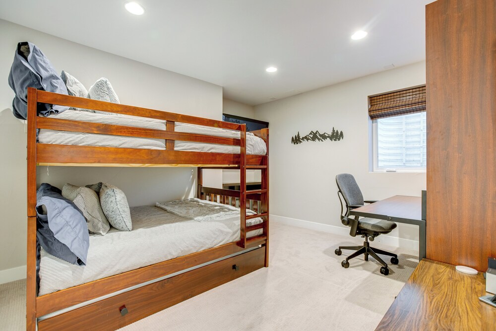 1 Mi to Dtwn Denver: Sleek Duplex w/ Rooftop Deck!