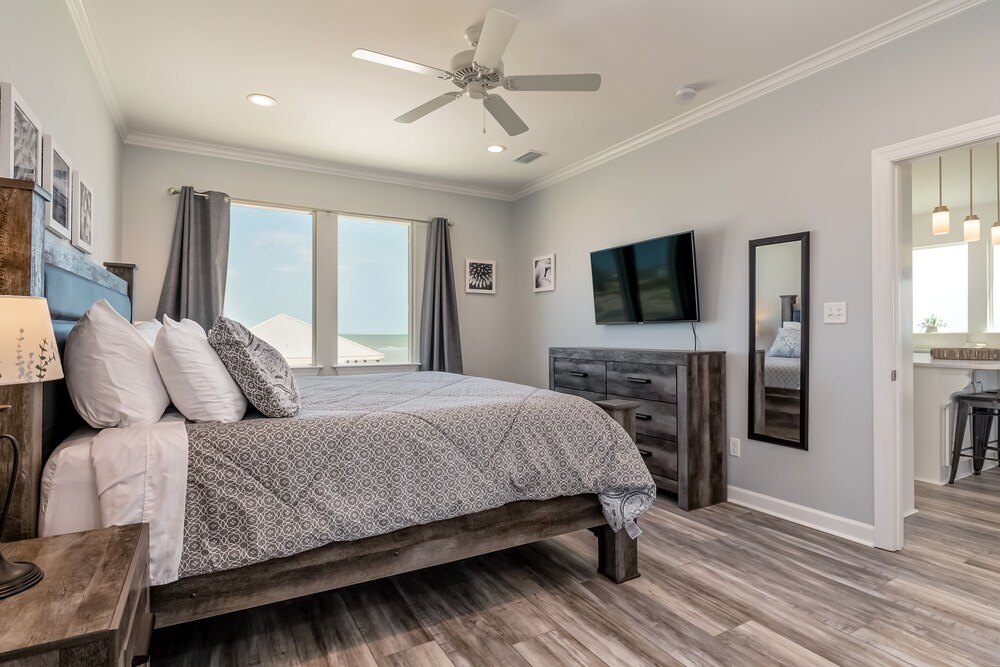 Moasis - Once In A Lifetime Views - 3 Master Suites - Room For Everyone! Make Memories At Moasis! 6 Bedroom Home by RedAwning view 2