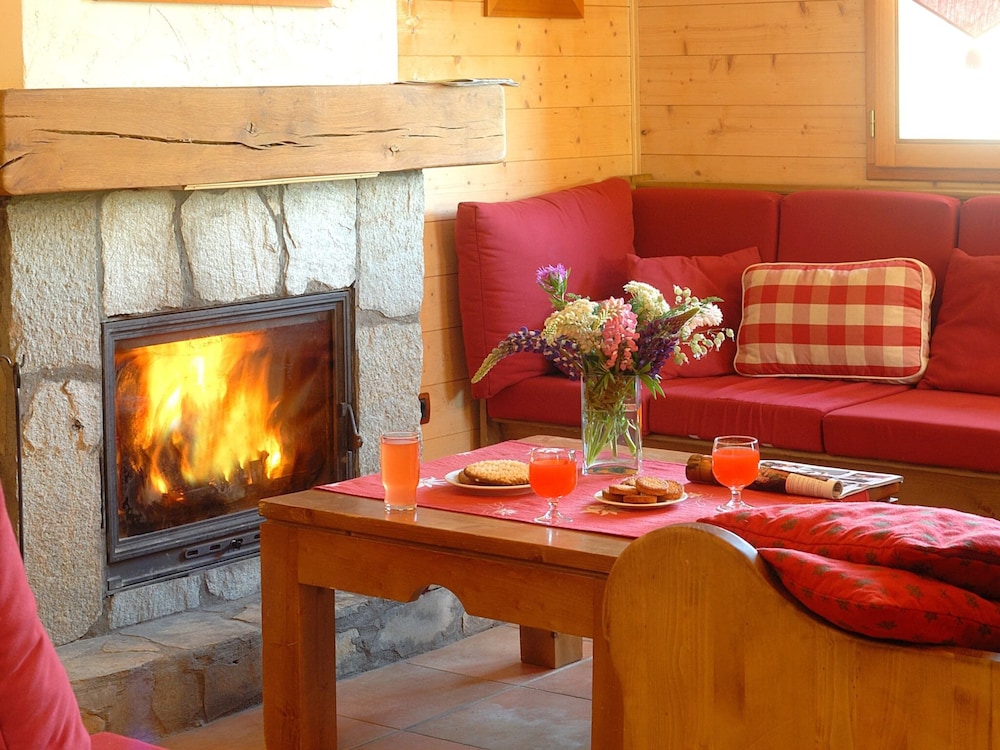 Huez Vacations - Chalet With Fireplace in Alpe D'huez - Property Image 4