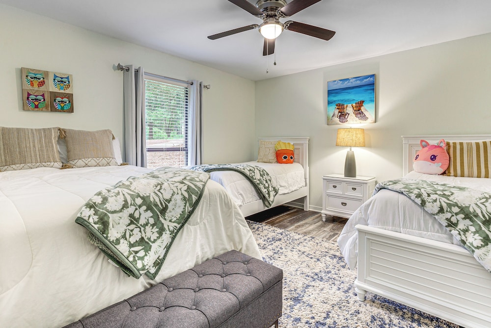 2 Mi to Bay + Beaches: Home w/ Gazebo in Daphne