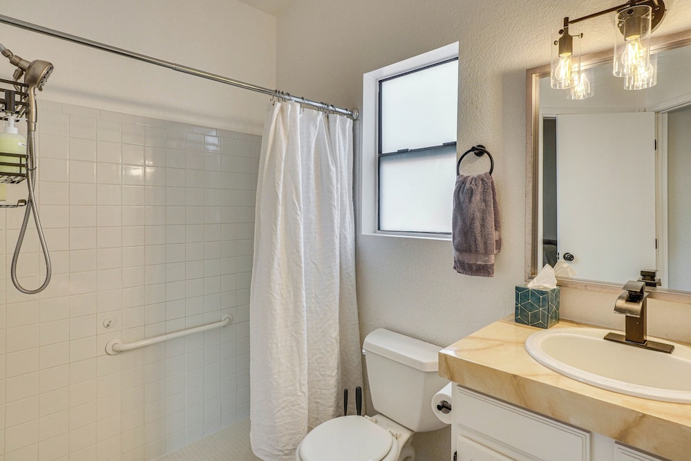 6 Mi to Dtwn: Tucson Gem w/ Outdoor Oasis!