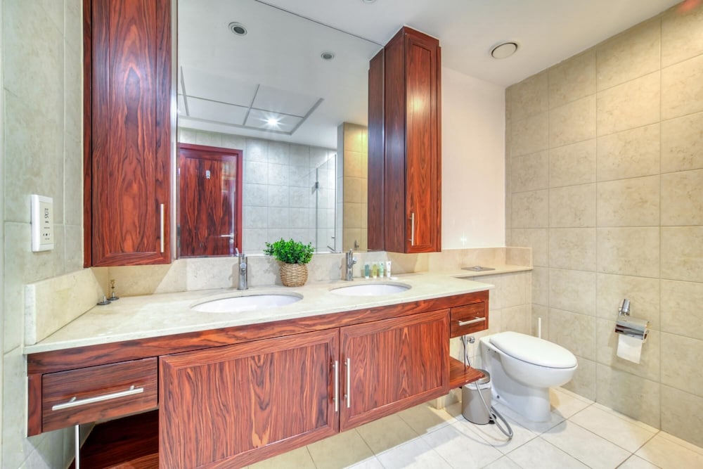 Urban Chic Downtown Apt w Dubai Fountain Views