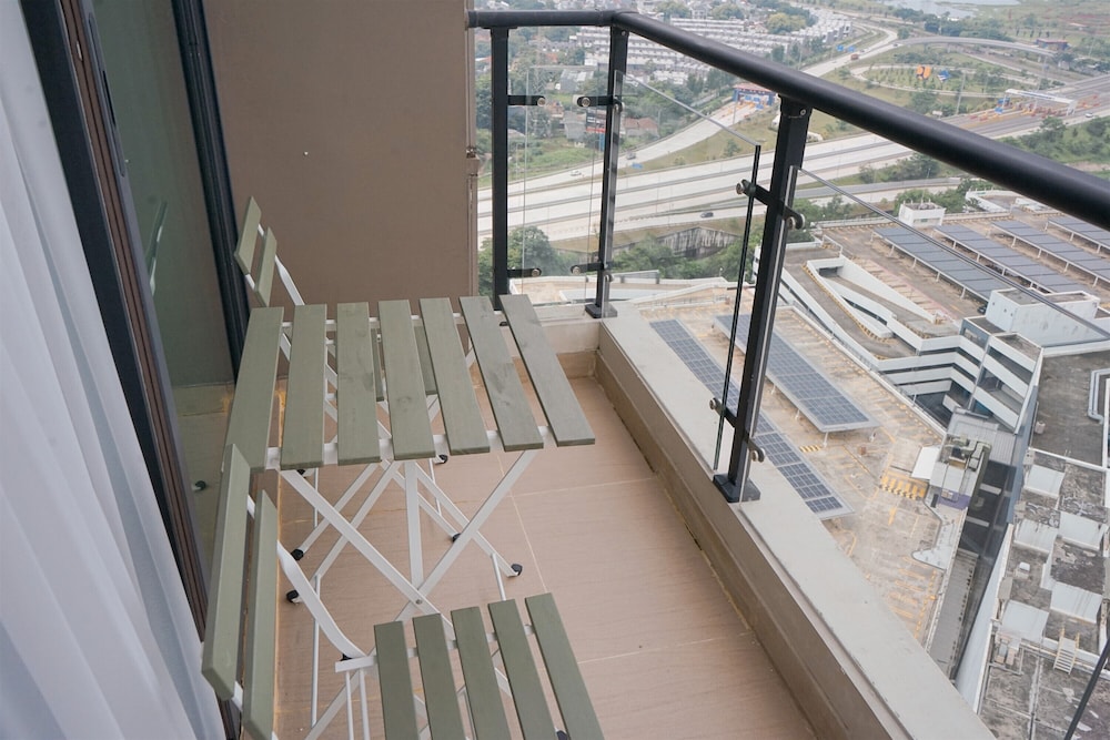 Comfortable and Best View 3BR Apartment Sky House BSD
