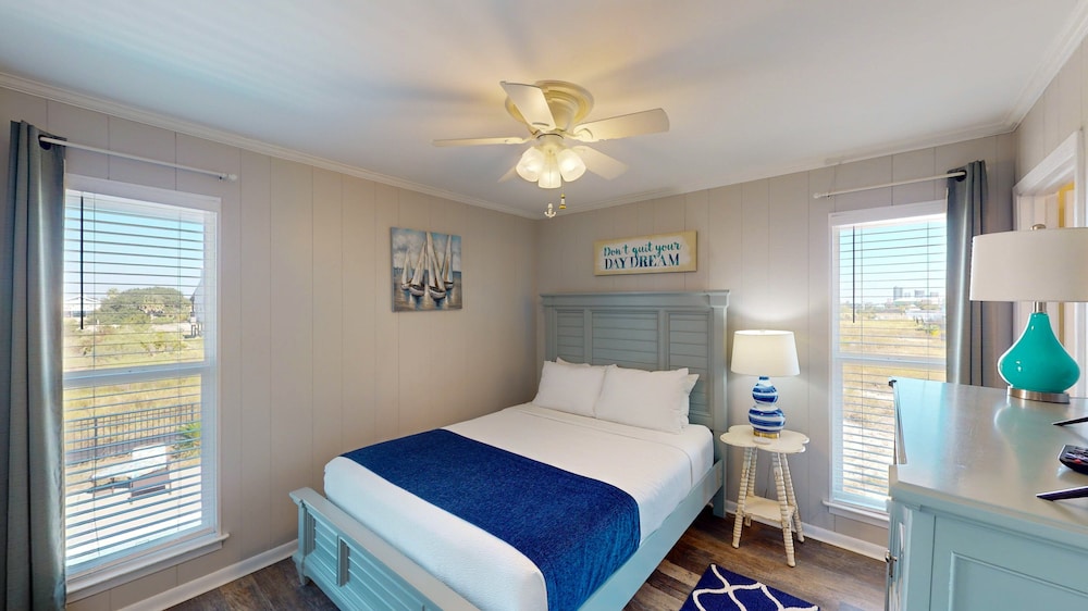 Beach Home With Private Pool & Beach Access- Sleeps 4