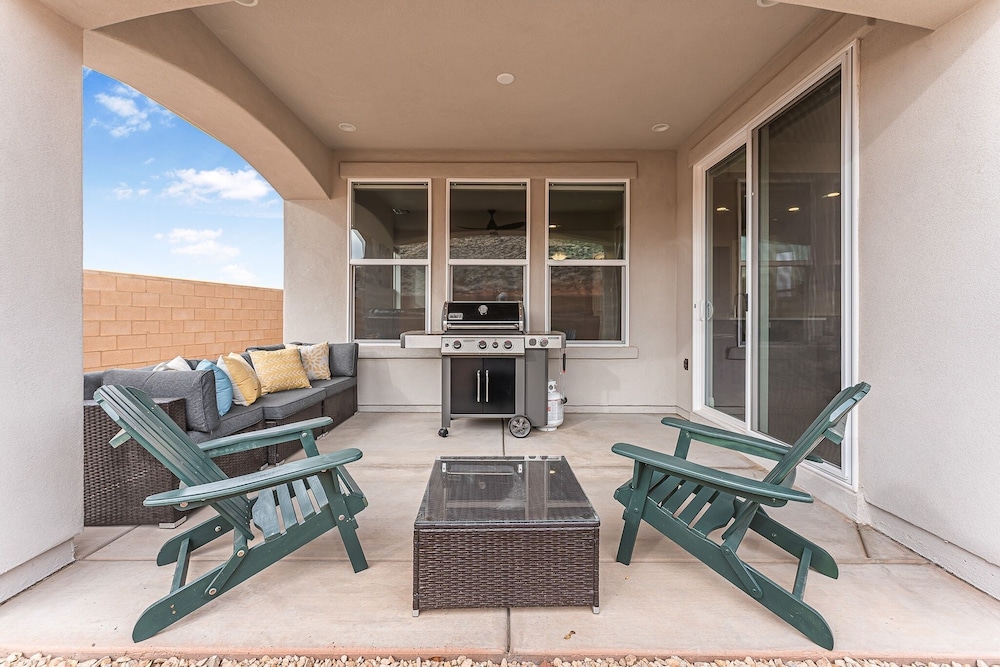 Desert Rose Hideaway 5 Bedroom Home